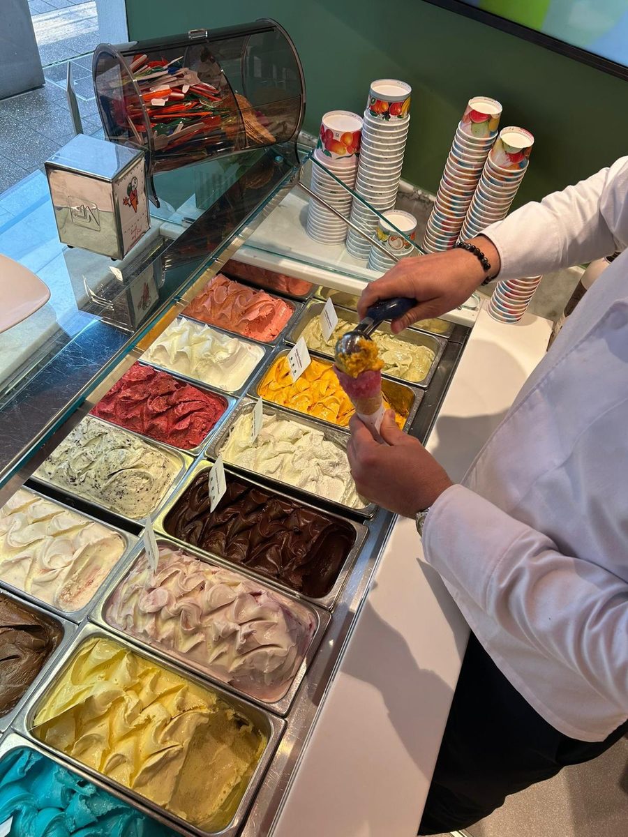 Frisches Eis in der Vitrine